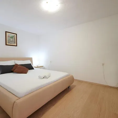 아파트 Lea 트로기르