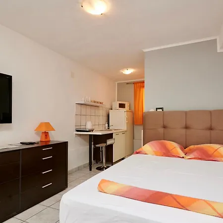 Lea Apartment *