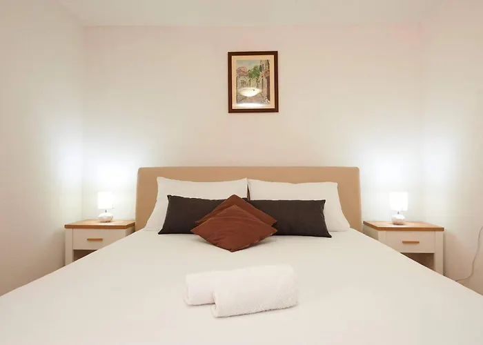 Apartman Lea *