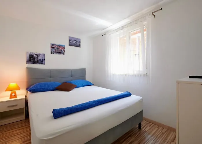 Apartman Lea *