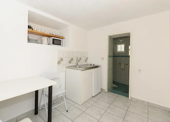 Apartman Lea *