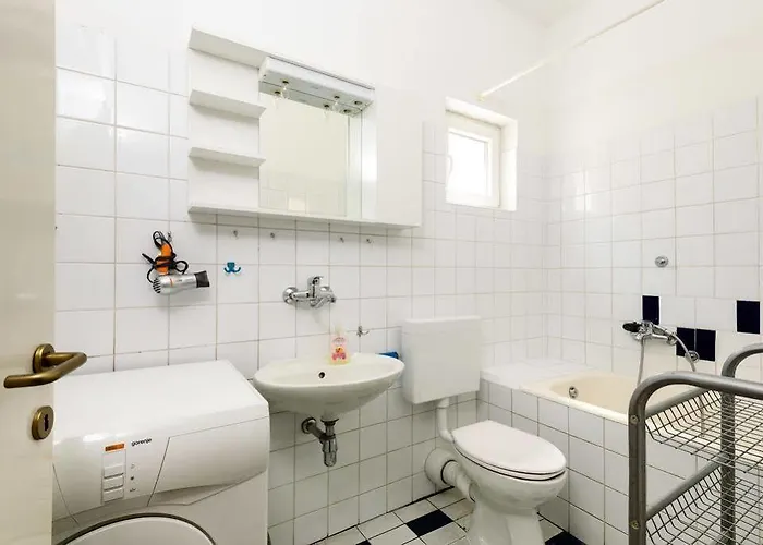 Apartman Lea *